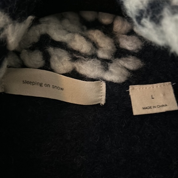 Sleeping on Snow Cardigan - Picture 3 of 5